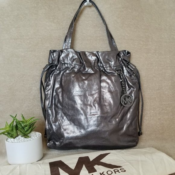 New Michael Kors Gun Metal leather shoulder bag - Picture 1 of 7